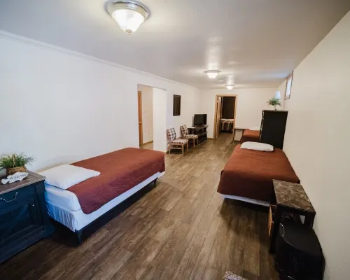Steps from the water, firepit, large yard, family friendly Hotels in Brule County