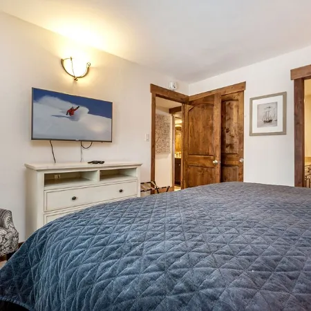 2 Bed / 2 Bath With Amazing Views Steps From Gondola