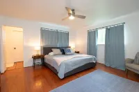 Luxury Lakefront @ Cedar Creek. Private luxury heated pool and Hot Tub!
