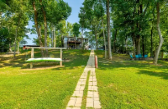 2-Bedroom, Dog Friendly Home sleeps 6 on the Tennessee River/Chickamauga Lake