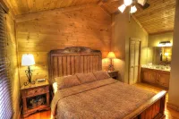 Family Tyme #78 - Charming & Clean Log Cabin!