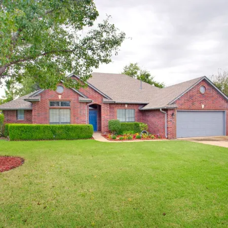Space and lots of Comfort with 2,400 sq ft!