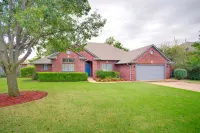 Space and lots of Comfort with 2,400 sq ft!