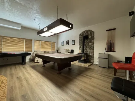 Quiet and family friendly 3-bedroom house with WiFi in Big Bear near slopes