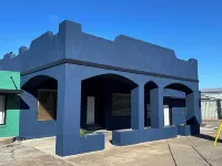 Welcoming & Large, Cozy Apartment, Front Door Parking, 1 Minute Walk to Downtown Hotels in Neosho