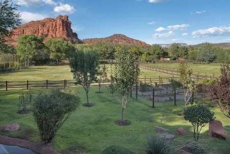 Los Lagos Sedona: 23-Acre Vacation Estate on Oak Creek, Sedona Amazing Amenities Отели рядом с достопримечательностью «Катедрал Рок»