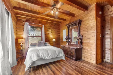 Cabin in the Woods, Pet Friendly