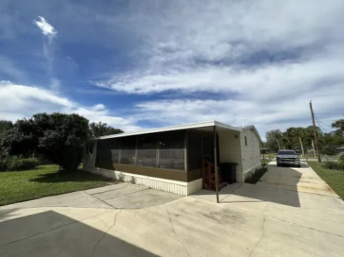 Waterfront Fishing Retreat.  Near Dunns Creek, Crescent Lake, St John's River