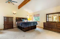 Private Mt Baker View, Hot tub, WIFI sleeps 12