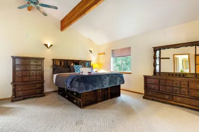 Private Mt Baker View, Hot tub, WIFI sleeps 12