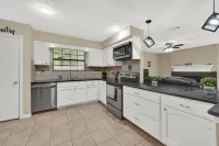 Family Retreat: Patio, RokuTV, Sleeps 10 사이프레스 호텔