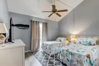 Renovated, Cozy 2Bd 2Ba, Steps from Private Beach & Pool!