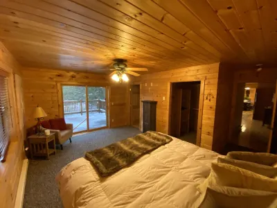 Pet Friendly 1 Acre Private Wooded Lot Hot Tub Pingpong Fire Pit Walk to Village