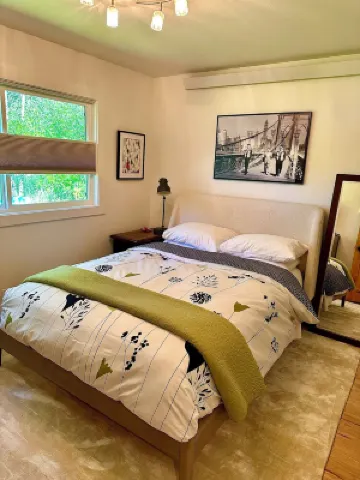 12 minutes to Grand Teton National Park. Pet Friendly.