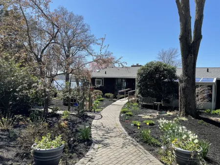 Nancy’s Touch, A Waterfront Paradise!