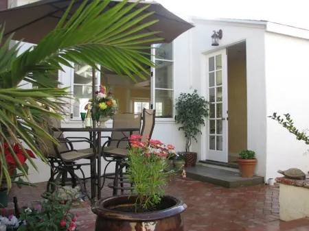 Best Value in Laguna Beach, close to Crescent Bay Beach! Отели в г. Лагуна-Бич