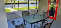 Waterfront House, 2 Bdr, 2 bath, Boat Lift, Trailer Parking,  and 2 Kayaks