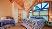 Bay Lake Cabin w/200ft of Lakefront, fun deck, private dock + woodfire sauna!