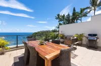 Puu Poa Ocean Bluff Condo, Incredible Views, Walk to Beaches