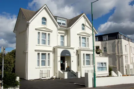 The Trouville Bournemouth Отели рядом с достопримечательностью «Bournemouth University Weston Library, Lansdowne Campus»