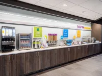 Tru by Hilton Chesapeake Greenbrier - 3-Star