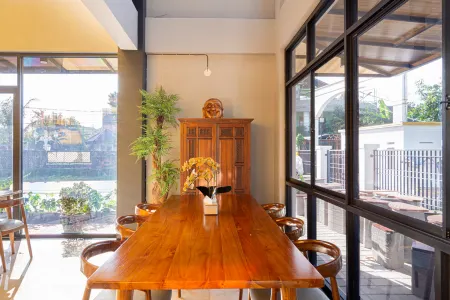 Svarnabumi Hotel Отели в г. Pondok Gede