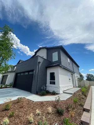 Prime Central Downtown Meridian, Spacious 4-Bedroom House with attached garage