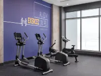Holiday Inn Express MONTREAL AIRPORT - ST-LAURENT by IHG Hotels near Lachine