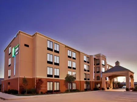 Holiday Inn Express & Suites Cape Girardeau I-55