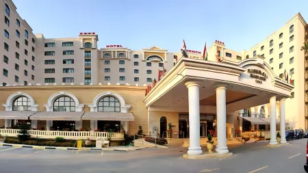 Phoenicia Grand Hotel Отели в г. Pipera