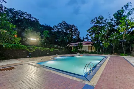 Om Beach Resort-Jungle Lodges Отели рядом с достопримечательностью «Гокарна Мейн Бич»