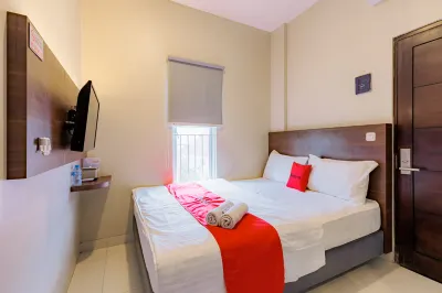 RedDoorz near Taman Palem Hotel di Jakarta Barat