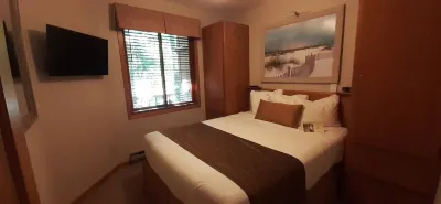 DOOR COUNTY GETAWAY @ LANDMARK RESORT - Cozy 1 BR. Wood-view EGG HARBOR