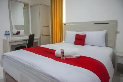 RedDoorz Near Araya Family Club House Hotels in Pakis