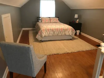 Cozy Home near College of Wooster Hotels near Music on Market