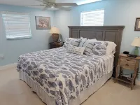 3 BR 2 Bath Salt Air Retreat on Deep Water Canal Minutes to the Gulf Hotels in Hudson