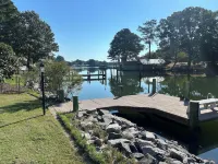Charming 3-bedroom house with WiFi, AC in fantastic Gloucester Point