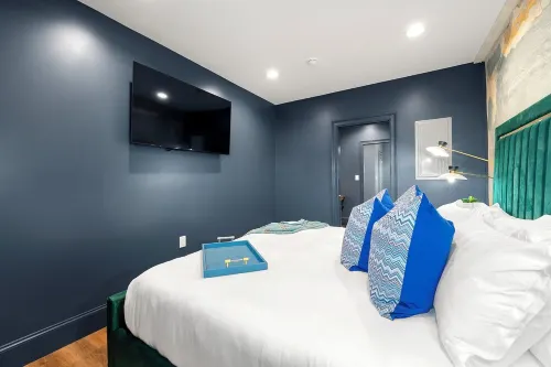 Walk to Stone Mountain Park! Boutique Loft Downtown Stone Mountain GA