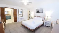 Cozy Wooded Haven w/ Hot Tub near Heavenly Village Hotels near Echo Lake