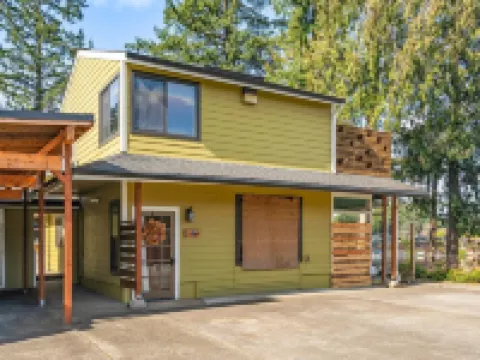 Cozy, comfortable, peaceful, unique lakeside house w beautiful views/Olympia Hoteles en Lacey