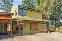 Cozy, comfortable, peaceful, unique lakeside house w beautiful views/Olympia Hotels near Laser Fun Zone