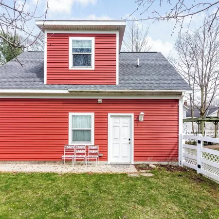 Poppy Cottage  Bright 1BR Apartment in Douglas