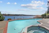 Stunning Waterfront Mansion w Pool n Hottub - 5-Star