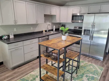 NFL Draft - 2-bedroom condo in Kaukauna with 20Min from Lambeau Field