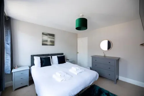 Eighty-Eight, Cathedral View with Private Parking & EV Charger