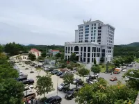 Muong Thanh Holiday Con Cuong Hotel