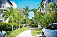 Punta Cana 1-Bed Apt Sleeps 4 with Pool & Hot Tub