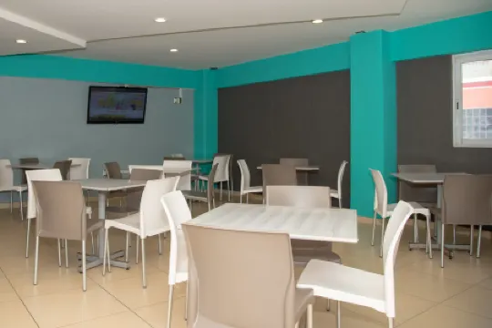 Hotel Impala -Atras del Ado