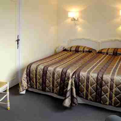 Hôtel du Bosquet Rooms