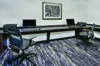 La Quinta Inn & Suites by Wyndham San Antonio Riverwalk - Business